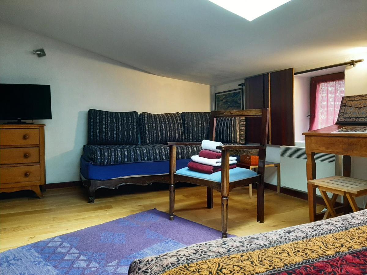 Chambres D'Hotes Le Petit Siam : Le Calme En Centre Ville Клермон-Феран Екстериор снимка